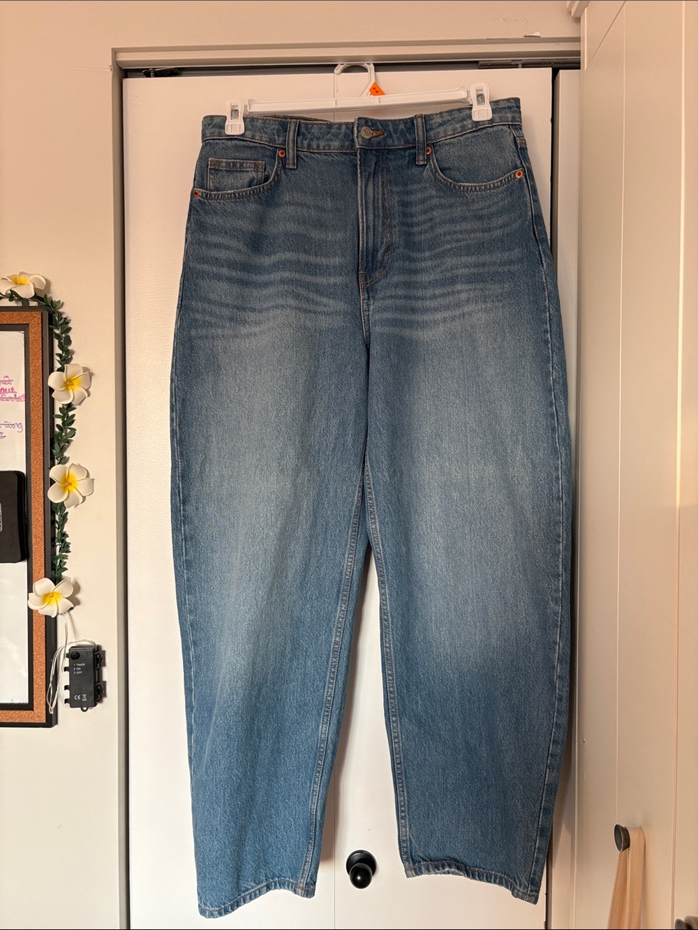 Classic High-Waist Balloon Jeans in Light Blue